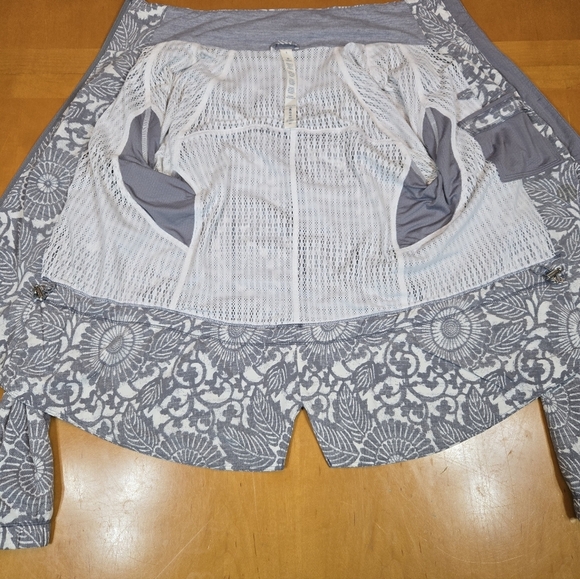 Lulu Lemon Rare Floral Print 2015 Jacket And Other Free Items - Picture 3 of 15